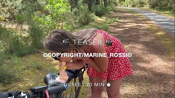 Gran Jovencita francesa follada analmente sobre su bicicletatubo caliente