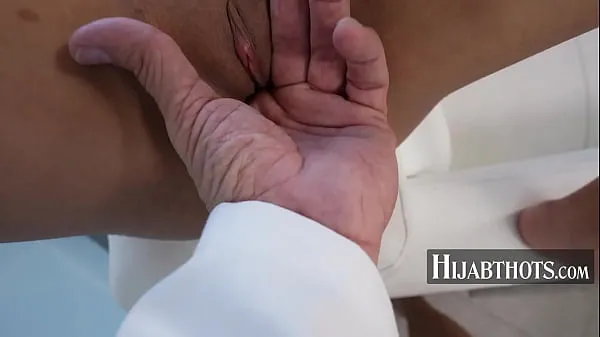 Büyük Busty Muslim Gets Perv Doctor's Experimental Nutrition Injection sıcak Tüp