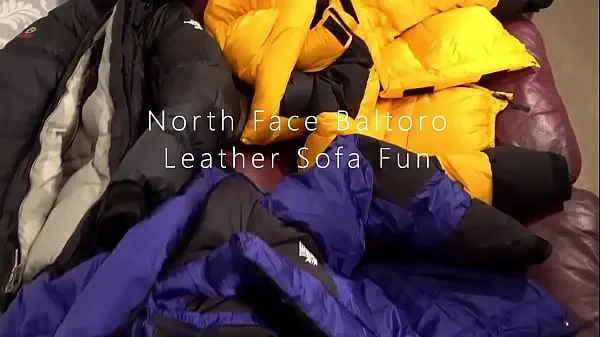 Grande TNF Humping on Leather Sofatubo caldo