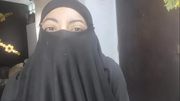 Stort Real Horny Amateur Arab Wife Squirting On Her Niqab Masturbates While Husband Praying HIJAB PORN varmt rør