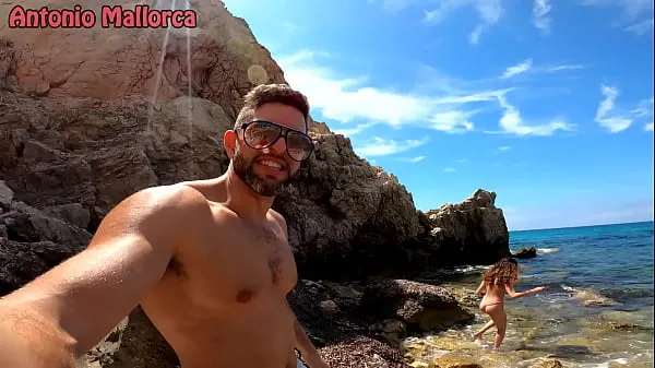 Velika Fucking A Teen Girl In A Public Nude Beach topla cev