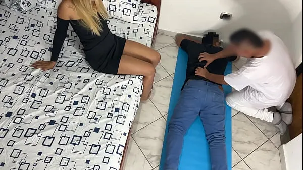 大My husband brings the masseuse because he likes to be fucked in front of him暖管