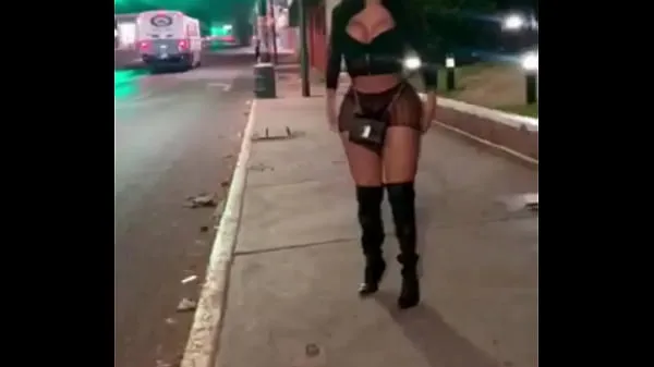 Veľká MEXICAN PROSTITUTE WITH HER ASS SHOWING IT IN PUBLIC teplá trubica