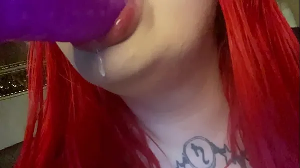 Grote So much spit! Dragon dildo blowjob warme buis