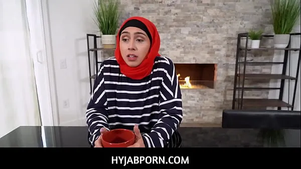 大Arab MILF stepmom with hijab Lilly Hall deepthroats and fucks her stepson暖管