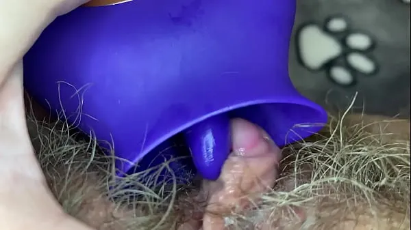 Grote Extreme closeup big clit licking toy orgasm hairy pussy warme buis