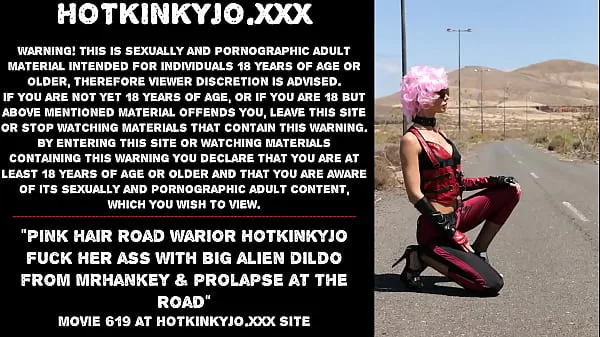 Suuri Pink hair road warior Hotkinkyjo fuck her ass with big alien dildo from mrhankey & prolapse at the road lämmin putki