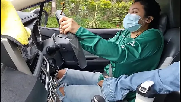 Gros Asian Grab Driver Girl offre aux passagers un pourboire pour Fuck tube chaud