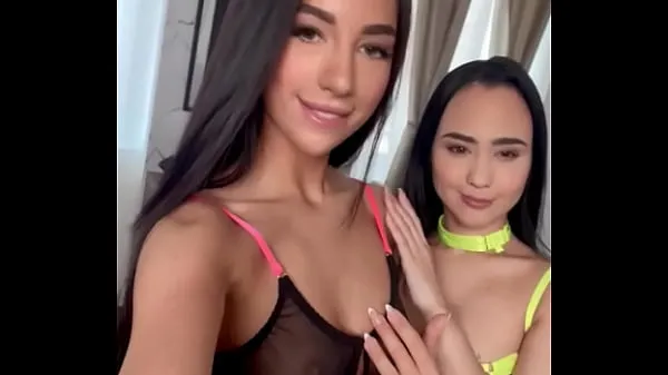 Beautiful girls in lingerie before filming in a porn studio Tabung hangat yang besar