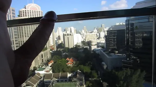 Expose myself on a balcony in Bangkok Tiub hangat besar