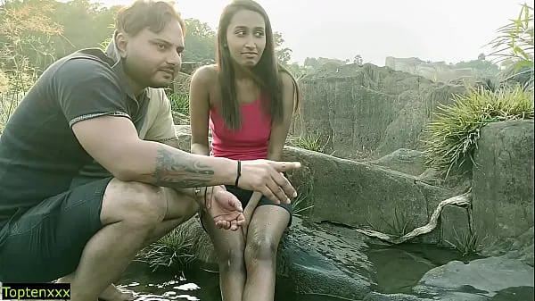 Indian Outdoor Dating sex with Teen Girlfriend! Best Viral Sex Tabung hangat yang besar