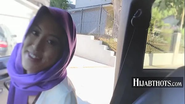 Velká Sneaky Hijab Virgin Teen- Alexia Anders teplá trubice