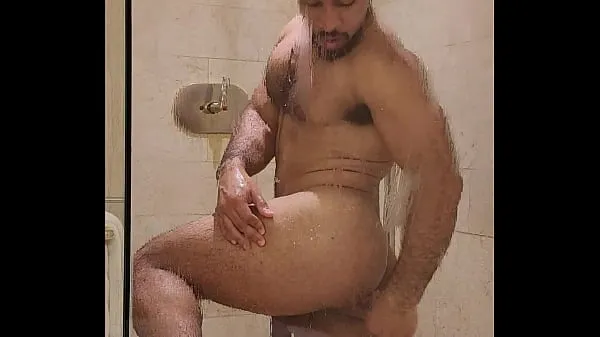 Big Dick Latino Showers Tiub hangat besar