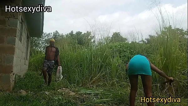 Hotsexydiva taking the laborers BBc raw, hardcore.(please watch full video on X-RED Tiub hangat besar