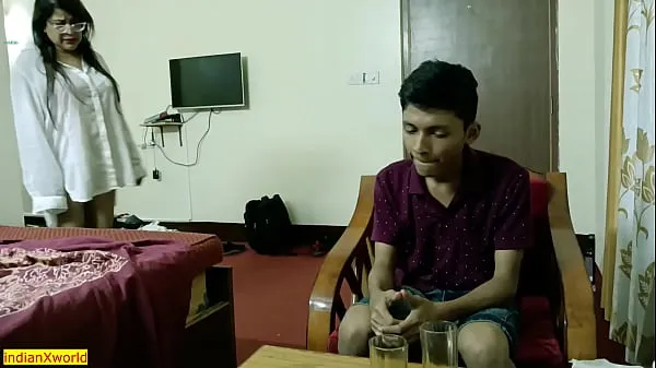 Stort Indian Teen boy 1st sex with Hot Sex Madam! Hindi Hot Sex varmt rør