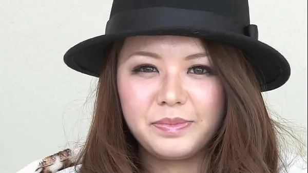 큰 아름다운 일본의 아내 이다 하고 그녀의 첫번째 성인 영화 따뜻한 튜브