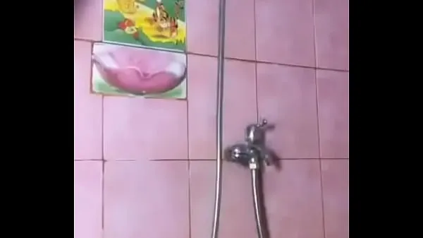 Stort Pinkie takes a bath varmt rør