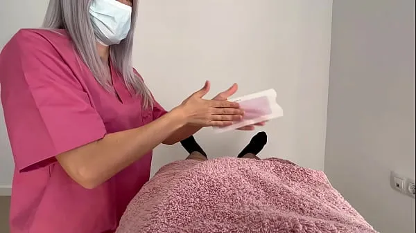 ใหญ่ Cock waxing by cute amateur girl who gives me a surprise handjob until I finish cumming ท่ออุ่น