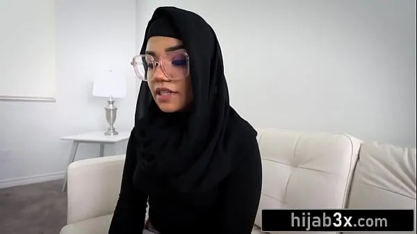 Stort Nerdy Big Ass Muslim Hottie Gets Confidence Boost From Her Stepbro varmt rör