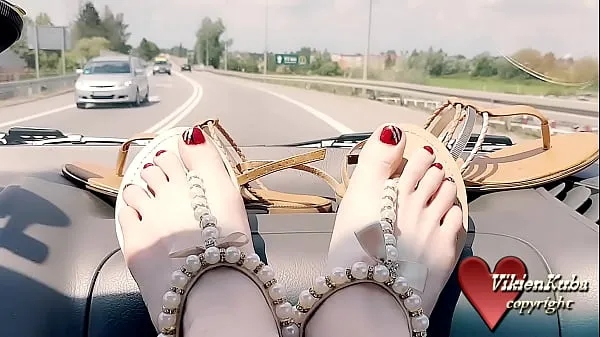 Show sandals in auto Tiub hangat besar