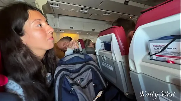 Grote Risky extreme public blowjob on Plane warme buis