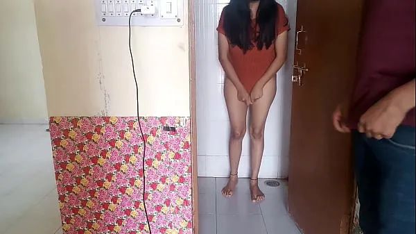 Sister-in-law called the young neighbor who was secretly watching in the bathroom and fucked him XXX Bathroom Sex Tiub hangat besar