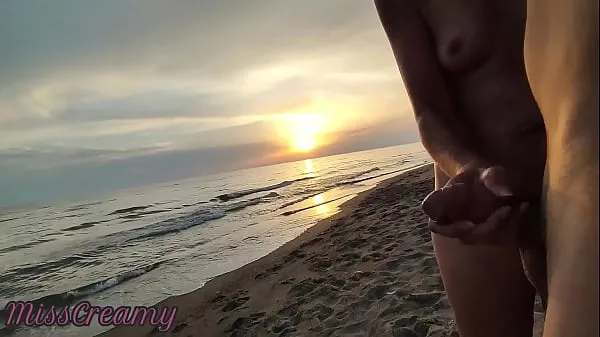 Stort French Milf Blowjob Amateur on Nude Beach public to stranger with Cumshot 02 - MissCreamy varmt rör