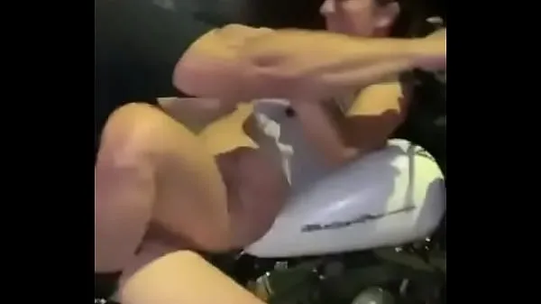Stort Crazy couple having sex on a motorbike - Full Video Visit varmt rør