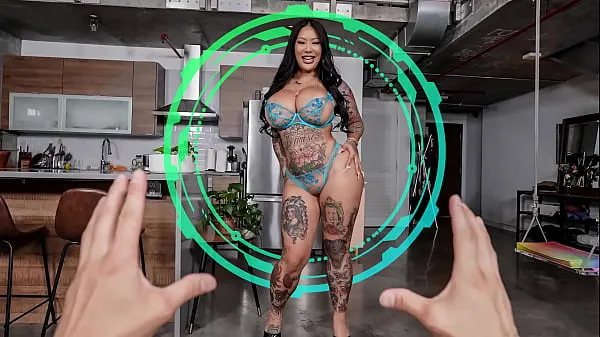 大きなセックスセレクター - 曲線美でタトゥーを入れたアジアの女神コニー・ペリニヨンが遊びに来ます温かいチューブ