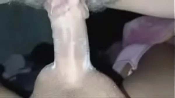 Spreading the beautiful girl's pussy, giving her a cock to suck until the cum filled her mouth, then still pushing the cock into her clitoris, fucking her pussy with loud moans, making her extremely aroused, she masturbated twice and cummed a lot أنبوب دافئ كبير