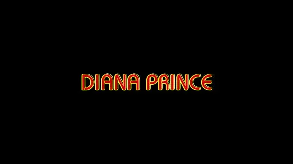 Diana Prince Is A Cougar In Heat Tiub hangat besar