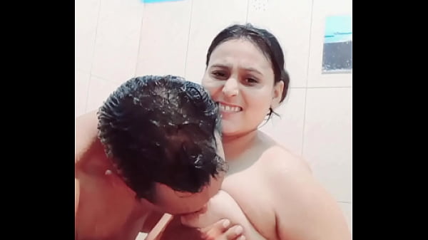 Suuri Desi chudai hardcore bathroom scene lämmin putki