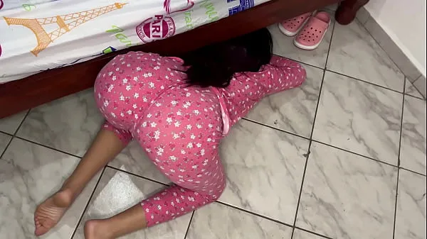 Big I Trick my Beautiful Stepdaughter into Looking Under the Bed to See Her Big Ass warm Tube
