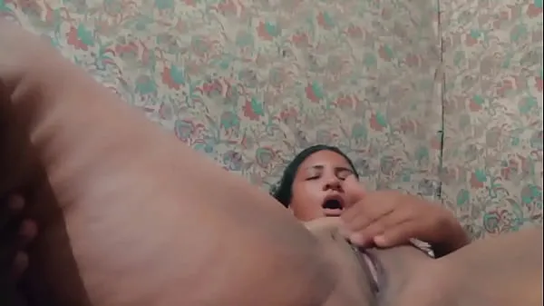 She was left alone at home and I took the opportunity to masturbate and show off for the camera أنبوب دافئ كبير