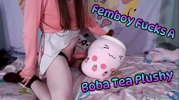 Grote Femboy Fucks A Boba Tea Plushy! (Teaser warme buis