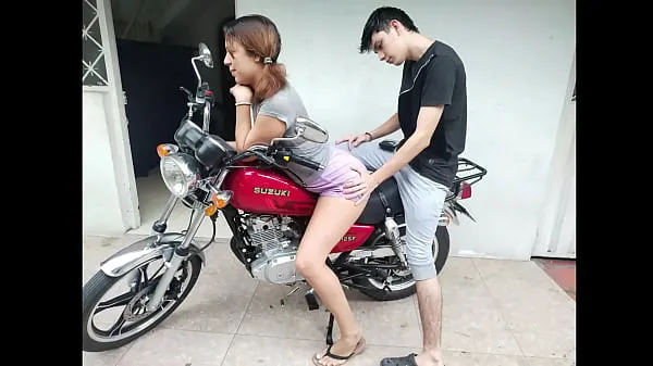 Duża I INVITE MY STEPMOTHER TO MONSTASE ON MY NEW MOTORCYCLE AND SHE ACCEPTS WITH ALL THE INTENTION OF ME TOUCHING HER ASS BECAUSE SHE IS A HOT STEPMOTHER WITH PRETTY BUTTOCKS ciepła tuba