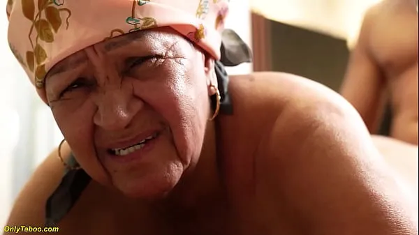 Большая Пухлую 72-летнюю бабушку грубо трахнули в анал теплая трубка