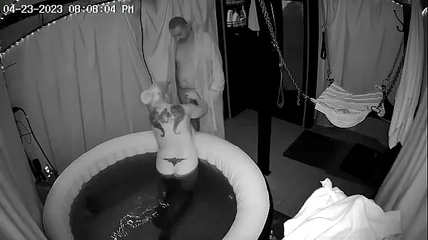 Grote Wife swallows lover in the hot tub warme buis
