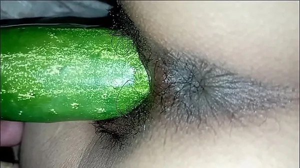 Fucked village girl her pussy with cucumber and sucking natural boobs Tabung hangat yang besar