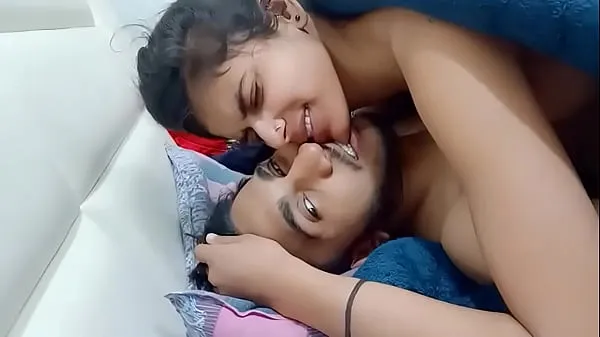 Suuri Desi Indian cute girl sex and kissing in morning when alone at home lämmin putki