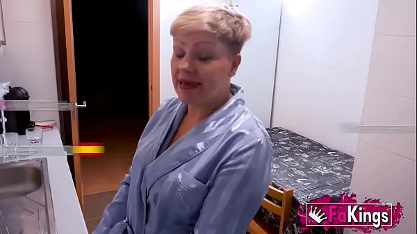 Büyük 40 years old mature Sara Duval teases and beds her young neighbour sıcak Tüp
