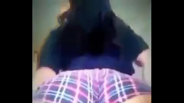 Velika Thick white girl twerking topla cev