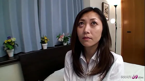 Große Japanische reife Stief Mutter von Jungspund zum Sex überredet und in die Muschi gespritztwarme Röhre