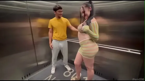 Grande All cranked up, Emily gets dicked down making her step-parents proud in an elevator tubo quente