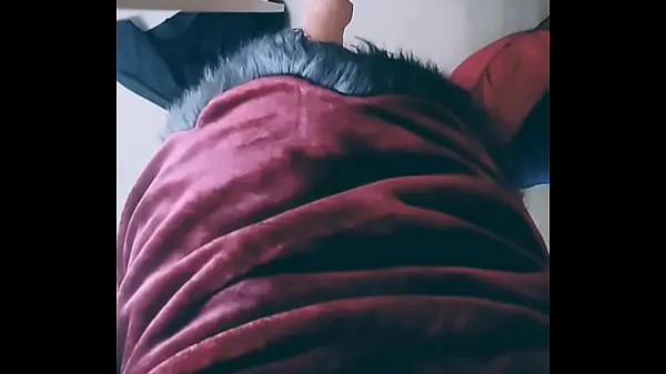 Большая Кроссдрессер трахает его задницу дилдо в любительском видео теплая трубка