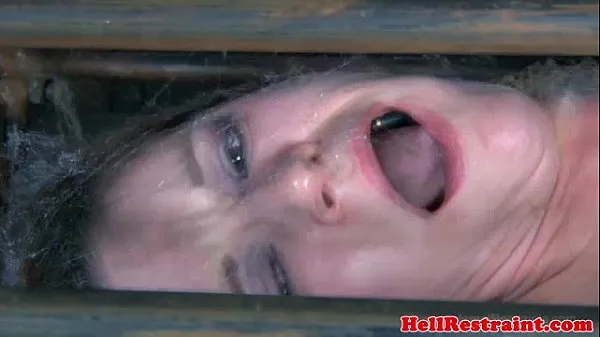Velika Caged submissive in drowning fetish topla cev