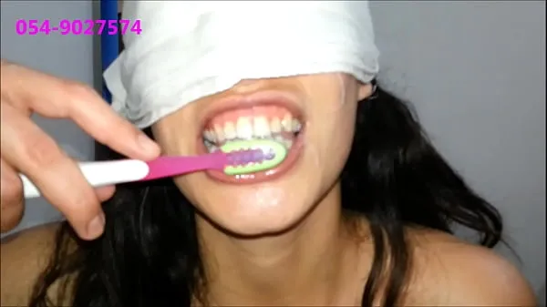 Suuri Sharon From Tel-Aviv Brushes Her Teeth With Cum lämmin putki