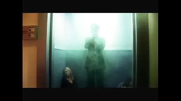 Gran Lezley zen joder en un ascensortubo caliente