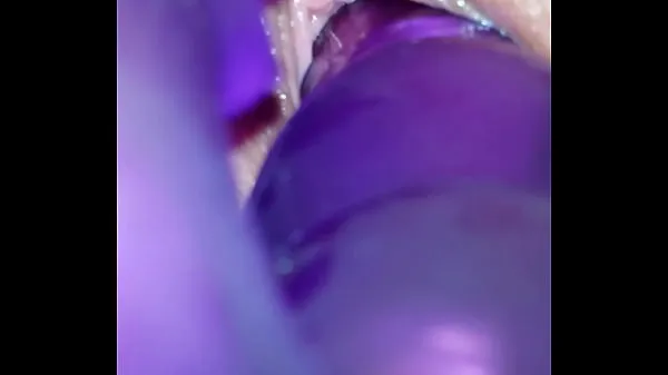 Große purple rabbit in wet pussywarme Röhre