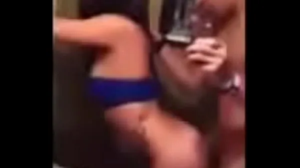 Latina Girl Has A Quickie In The Bathroom أنبوب دافئ كبير